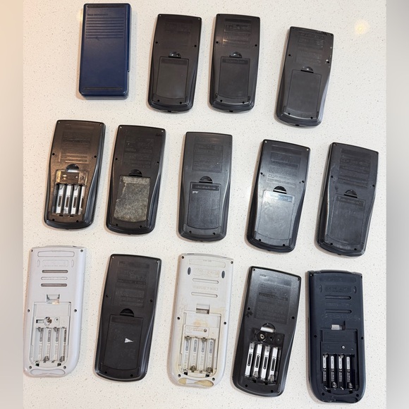 Texas Instruments Graphing Calculators Lot FOR PARTS - Picture 3 of 4